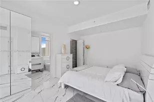 300 S Biscayne Blvd, Miami, FL 33131 - Photo 14