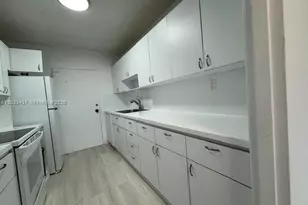 5401 Collins Ave, Miami Beach, FL 33140 - Photo 18