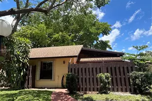539 Briarwood Cir, Hollywood, FL 33024 - Photo 2
