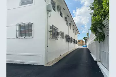 1168 SW 3rd St #3, Miami, FL 33130 - Photo 2