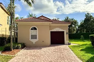 3910 NE 10th Dr, Homestead, FL 33033 - Photo 2
