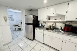 400 Kings Point Dr, Sunny Isles Beach, FL 33160 - Photo 18