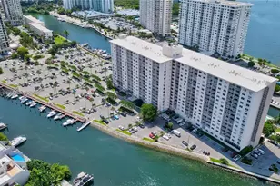 400 Kings Point Dr, Sunny Isles Beach, FL 33160 - Photo 46