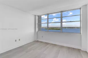 11930 N Bayshore Dr, North Miami, FL 33181 - Photo 16