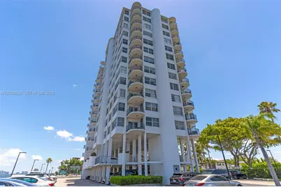 11930 N Bayshore Dr #704, North Miami, FL 33181 - Photo 2