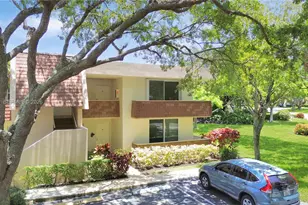 3641 Oaks Clubhouse Dr, Pompano Beach, FL 33069 - Photo 6