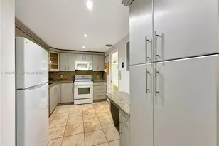 3641 Oaks Clubhouse Dr, Pompano Beach, FL 33069 - Photo 12
