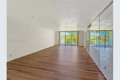 3641 Oaks Clubhouse Dr #201, Pompano Beach, FL 33069 - Photo 10