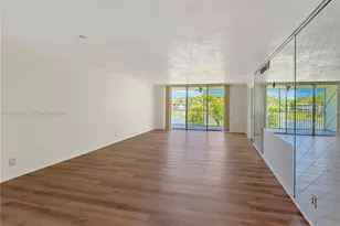 3641 Oaks Clubhouse Dr, Pompano Beach, FL 33069 - Photo 10
