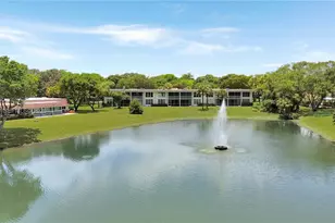 3641 Oaks Clubhouse Dr, Pompano Beach, FL 33069 - Photo 8