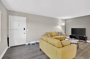 151 SW 135th Terrace, Pembroke Pines, FL 33027 - Photo 8