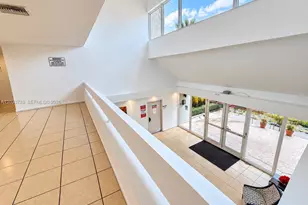 140 Lakeview Dr, Weston, FL 33326 - Photo 4