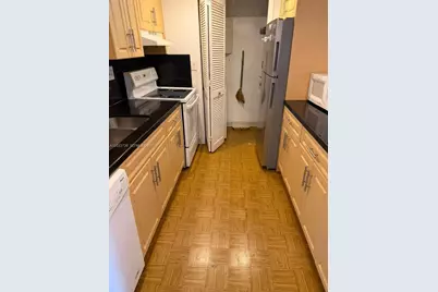 140 Lakeview Dr #211, Weston, FL 33326 - Photo 8