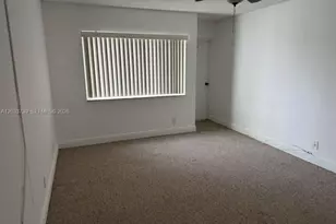 140 Lakeview Dr, Weston, FL 33326 - Photo 2
