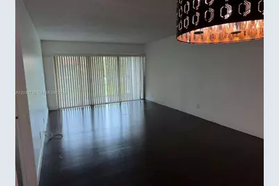 140 Lakeview Dr #211, Weston, FL 33326 - Photo 1