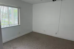 140 Lakeview Dr, Weston, FL 33326 - Photo 4