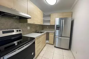 8421 NW 8th St, Miami, FL 33126 - Photo 4