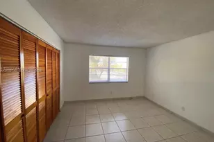 8421 NW 8th St, Miami, FL 33126 - Photo 12