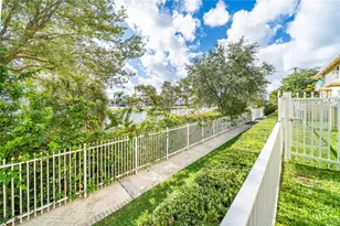 2040 NE 167 Th, North Miami Beach, FL 33162 - Photo 22