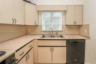 1722 Wiley St, Hollywood, FL 33020 - Photo 2