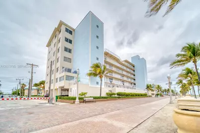 300 Oregon St #507, Hollywood, FL 33019 - Photo 4