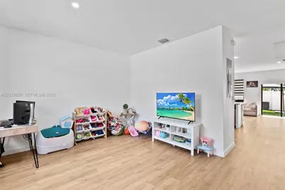 9362 W 33rd Ln, Hialeah, FL 33018 - Photo 6