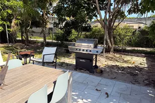 360 NW 40th St, Miami, FL 33127 - Photo 30