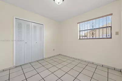 983 W 42nd Pl, Hialeah, FL 33012 - Photo 16