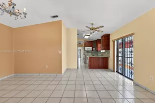 983 W 42nd Pl, Hialeah, FL 33012 - Photo 10