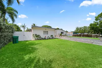 9915 Santos Dr, Cutler Bay, FL 33189 - Photo 2