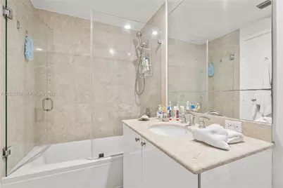 901 Brickell Key Bl #2206, Miami, FL 33131 - Photo 18