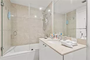 901 Brickell Key Bl, Miami, FL 33131 - Photo 18