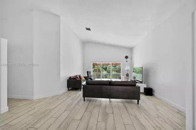 685 SW 198th Ter, Pembroke Pines, FL 33029 - Photo 12