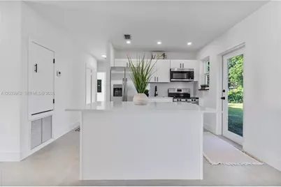 1044 NE 4th Ave, Homestead, FL 33030 - Photo 16
