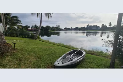 320 SW 99th Ave, Pembroke Pines, FL 33025 - Photo 32