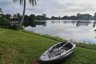 320 SW 99th Ave, Pembroke Pines, FL 33025 - Photo 32