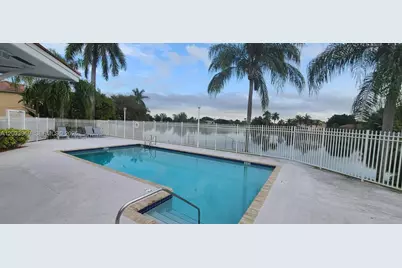 320 SW 99th Ave, Pembroke Pines, FL 33025 - Photo 6