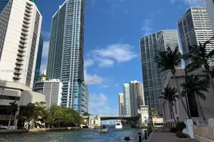 31 SE 5th St, Miami, FL 33131 - Photo 14