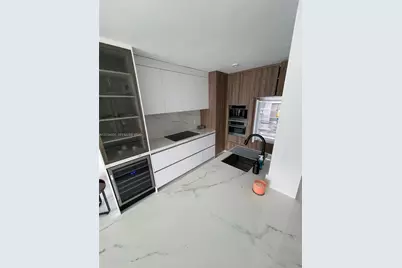 31 SE 5th St #3103, Miami, FL 33131 - Photo 2