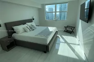 31 SE 5th St, Miami, FL 33131 - Photo 10
