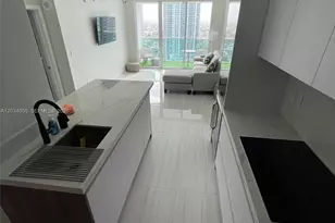 31 SE 5th St, Miami, FL 33131 - Photo 8