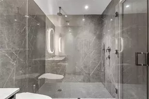 20 NE 11th St, Miami, FL 33132 - Photo 16