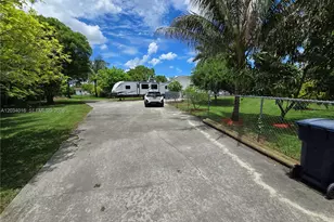20595 SW 190th St, Miami, FL 33187 - Photo 4