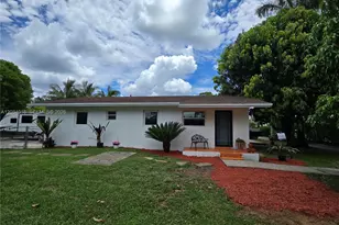 20595 SW 190th St, Miami, FL 33187 - Photo 2