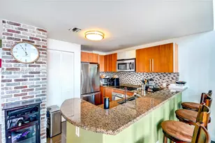 300 S Biscayne Bluv, Miami, FL 33131 - Photo 2