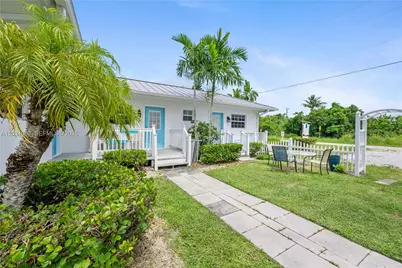 2502 Tamarind Dr, Fort Pierce, FL 34949 - Photo 4