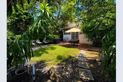 452 SW 26th Rd, Miami, FL 33129 - Photo 16