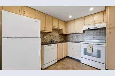 1300 Saint Charles Pl #620, Pembroke Pines, FL 33026 - Photo 4
