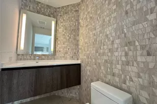 68 SE 6th St, Miami, FL 33131 - Photo 10