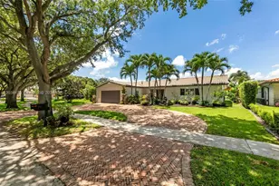 8601 Dundee Terrace, Miami Lakes, FL 33016 - Photo 2